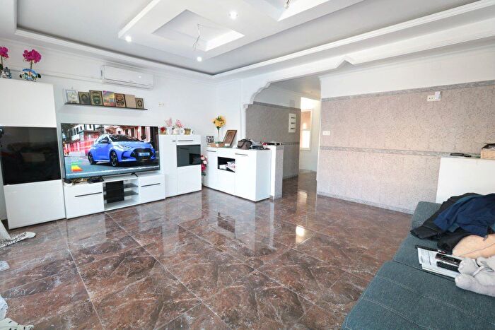 Casas en venta y pisos alquiler - 2
