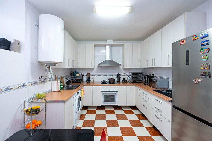 Casas en venta y pisos alquiler - 2