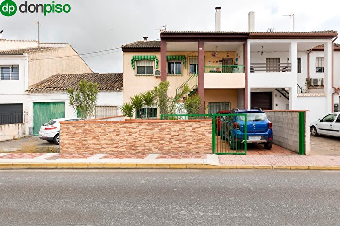 Casa en venta en Fuente Vaqueros, Granada de 6 habitaciones