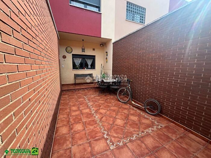 Casas en venta y pisos alquiler - 1