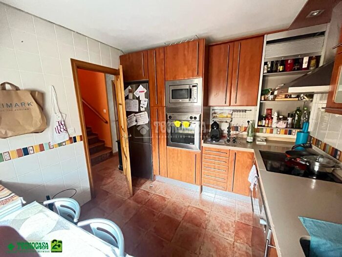 Casas en venta y pisos alquiler - 3