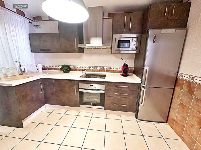 Casas en venta y pisos alquiler - 3