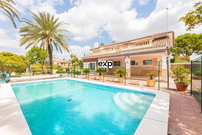 Casa en venta en Ribaroja de Túria, Valencia de 6 habitaciones
