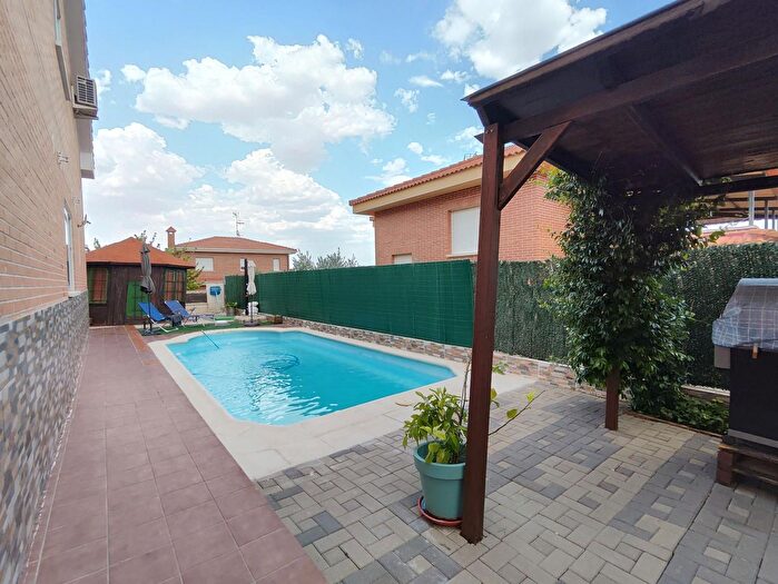 Casas en venta y pisos alquiler - 1