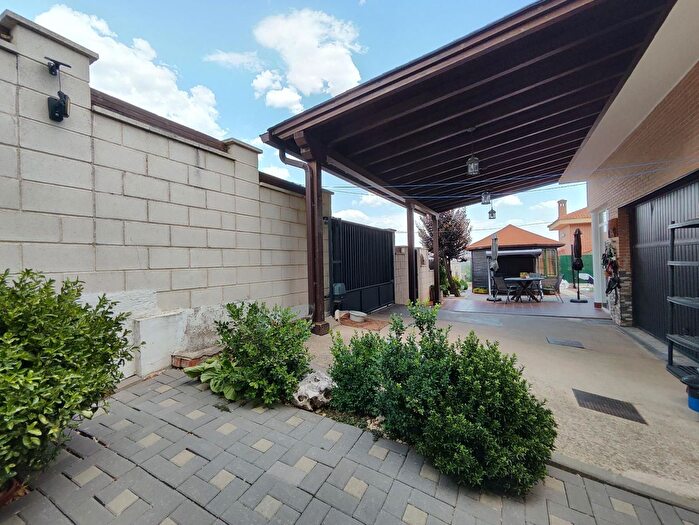 Casas en venta y pisos alquiler - 2