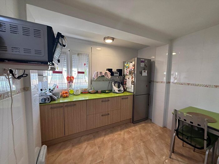 Casas en venta y pisos alquiler - 2