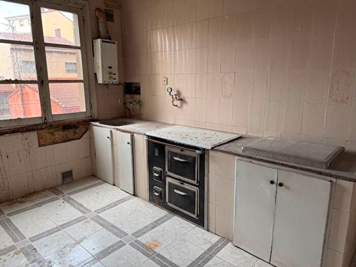 Casas en venta y pisos alquiler - 1