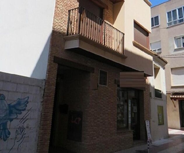 Casas en venta y pisos alquiler - 3