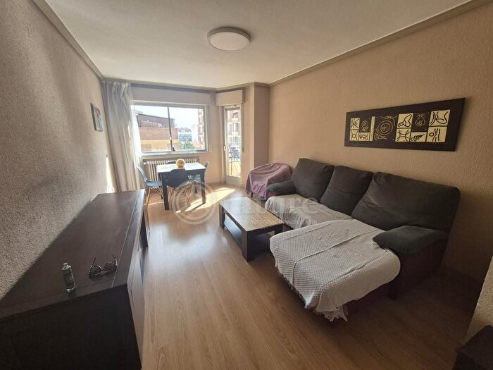 Casas en venta y pisos alquiler - 1