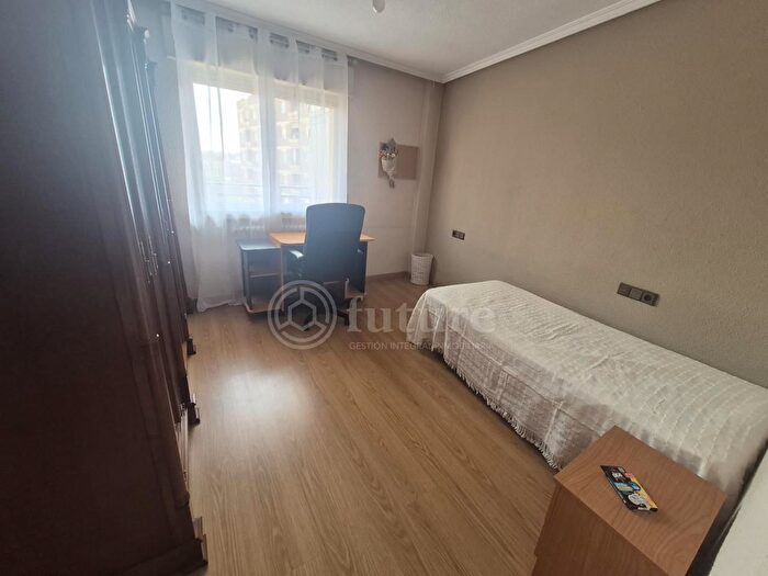 Casas en venta y pisos alquiler - 2