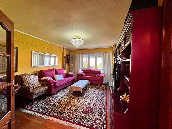 Casas en venta y pisos alquiler - 3