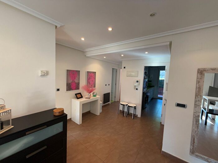 Casas en venta y pisos alquiler - 3