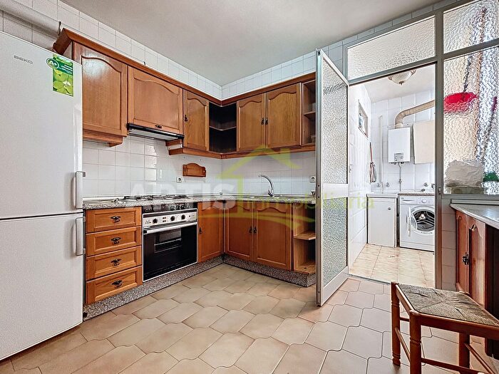 Casas en venta y pisos alquiler - 3