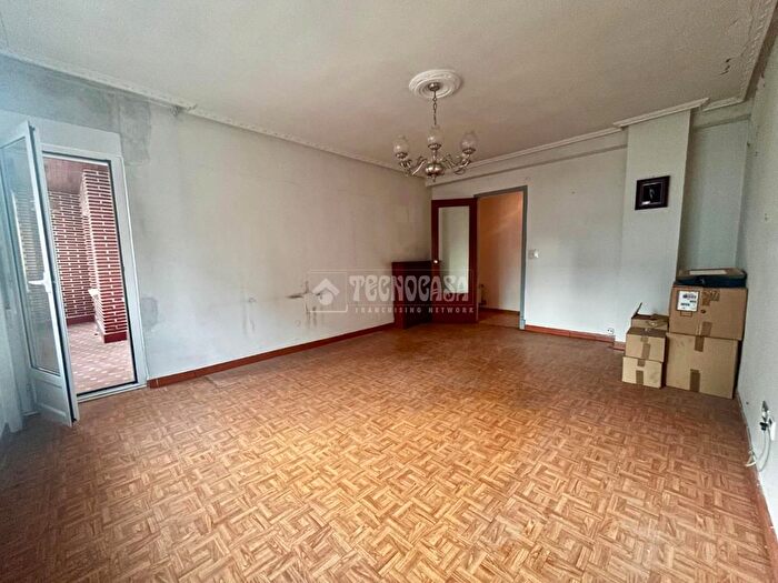 Casas en venta y pisos alquiler - 3