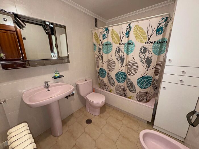 Casas en venta y pisos alquiler - 3
