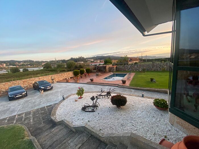 Casa en venta en Poio, Pontevedra de 5 habitaciones