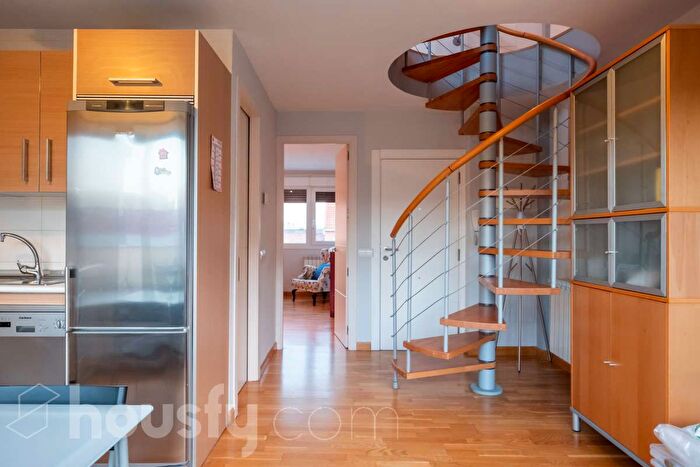 Casas en venta y pisos alquiler - 3