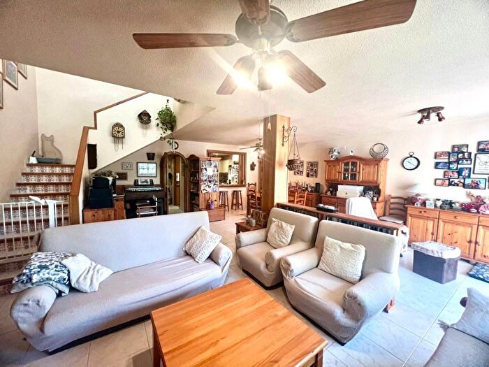 Casas en venta y pisos alquiler - 1