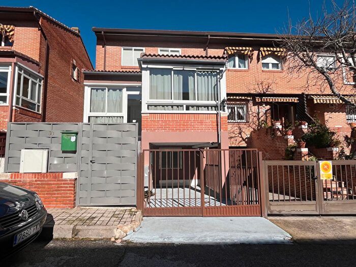 Casas en venta y pisos alquiler - 1