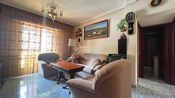 Casas en venta y pisos alquiler - 1