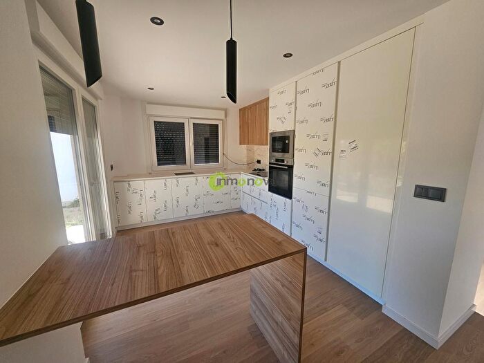 Casas en venta y pisos alquiler - 3