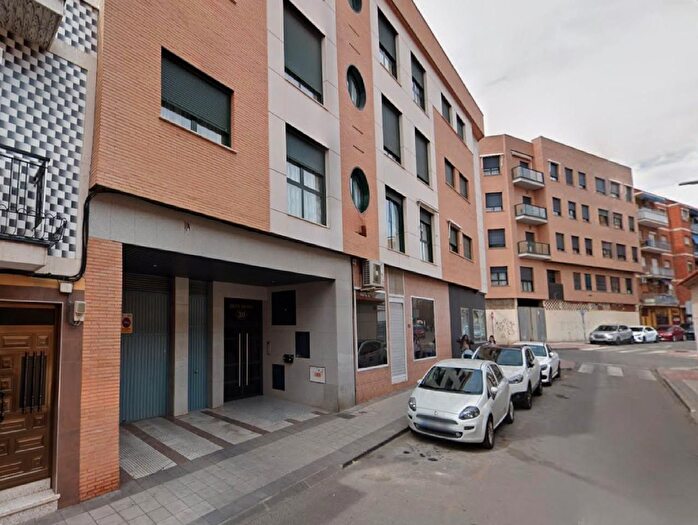 Casas en venta y pisos alquiler - 3