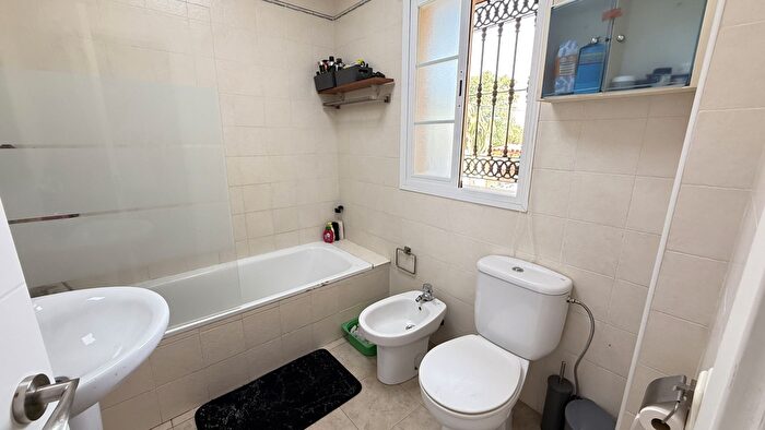 Casas en venta y pisos alquiler - 3