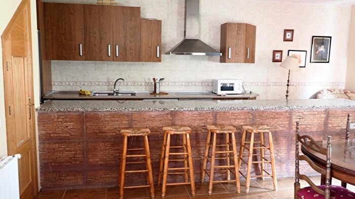 Casas en venta y pisos alquiler - 3