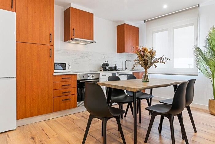 Casas en venta y pisos alquiler - 1