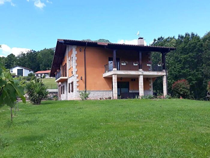 Casa en venta en Comunidad Foral de Navarra, Navarra de 5 habitaciones
