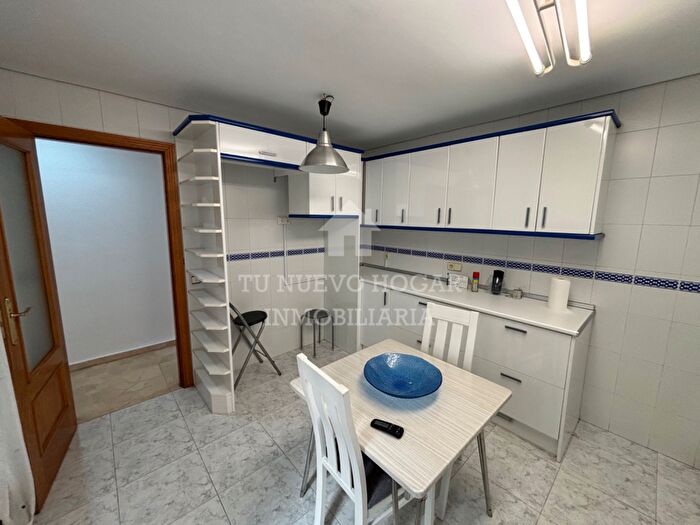 Casas en venta y pisos alquiler - 3