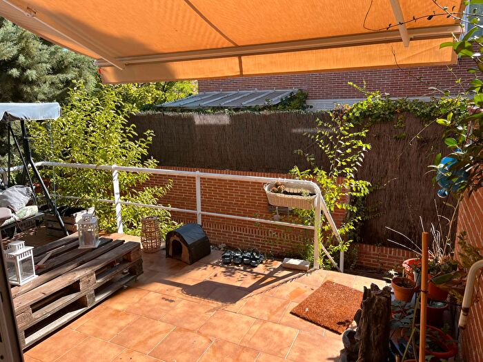 Casas en venta y pisos alquiler - 1