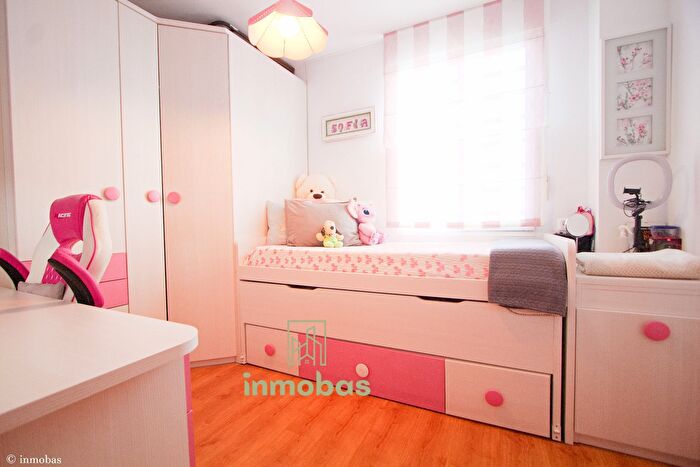 Casas en venta y pisos alquiler - 3
