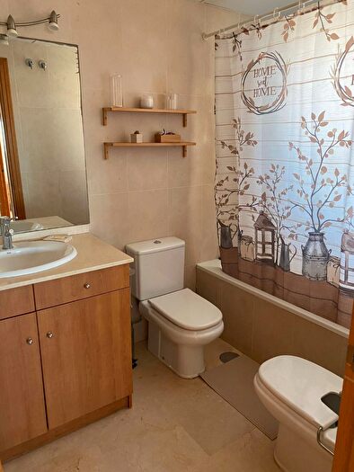 Casas en venta y pisos alquiler - 3