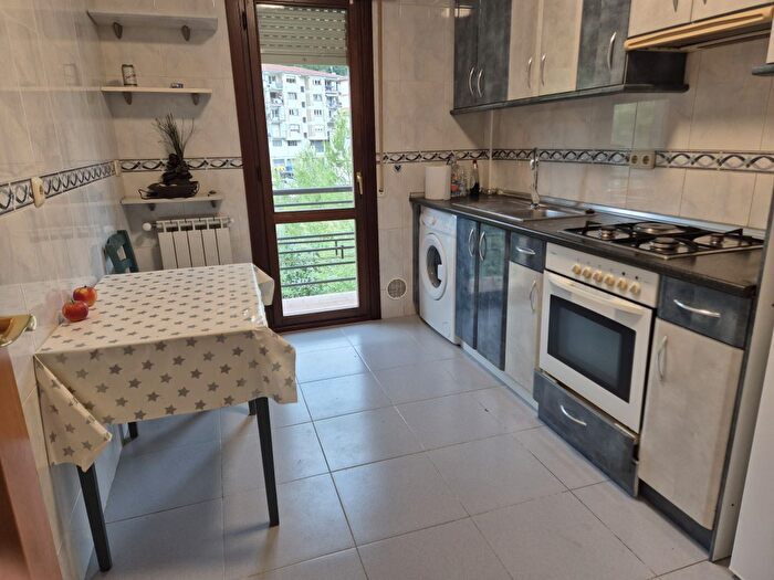 Casas en venta y pisos alquiler - 3