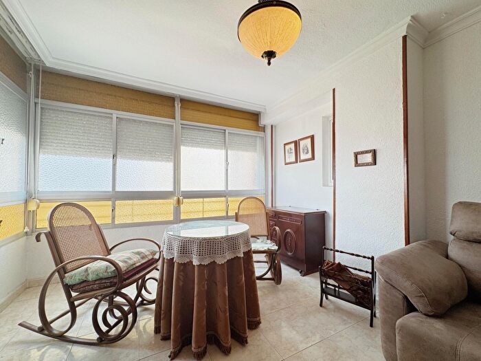 Casas en venta y pisos alquiler - 3
