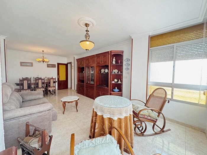 Casas en venta y pisos alquiler - 1