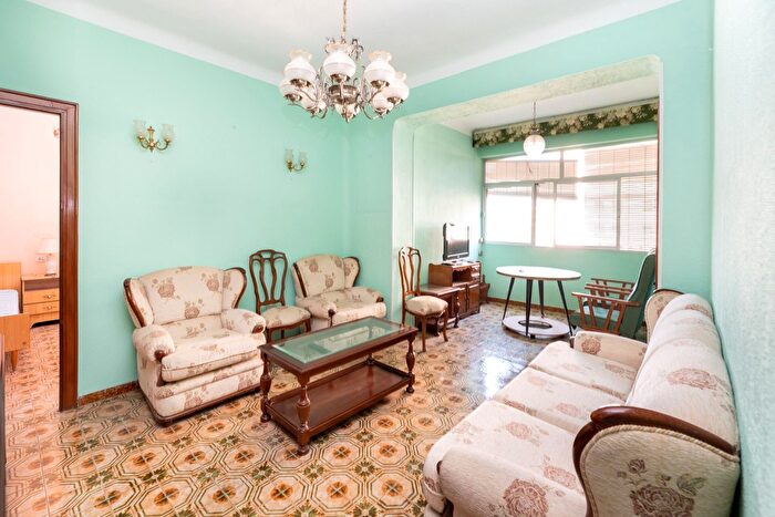 Casas en venta y pisos alquiler - 1