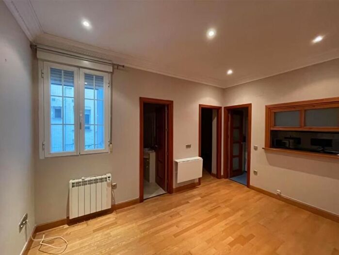 Casas en venta y pisos alquiler - 1
