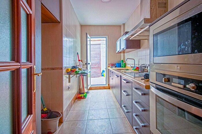 Casas en venta y pisos alquiler - 3