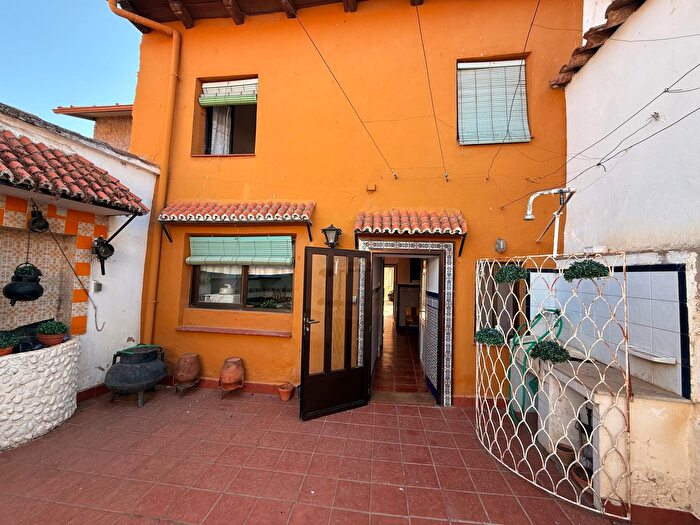 Casas en venta y pisos alquiler - 2