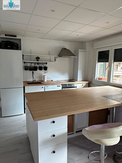 Casas en venta y pisos alquiler - 3