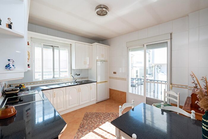 Casas en venta y pisos alquiler - 3