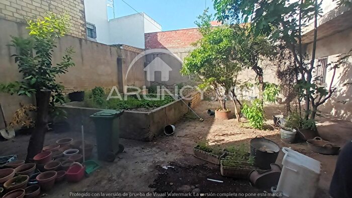 Casas en venta y pisos alquiler - 1
