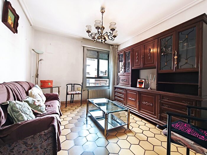 Casas en venta y pisos alquiler - 1