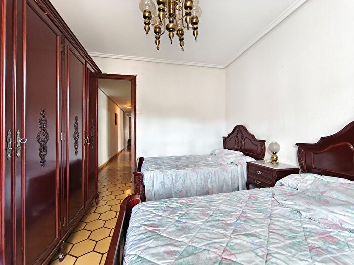 Casas en venta y pisos alquiler - 3