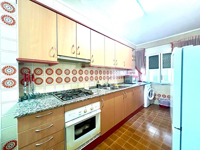Casas en venta y pisos alquiler - 3