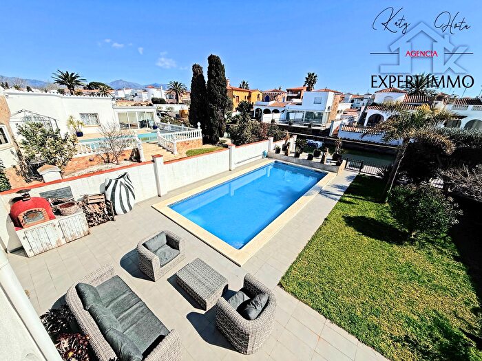 Casa en venta en Cap Ras Creus Falconera, Empuriabrava de 3 habitaciones