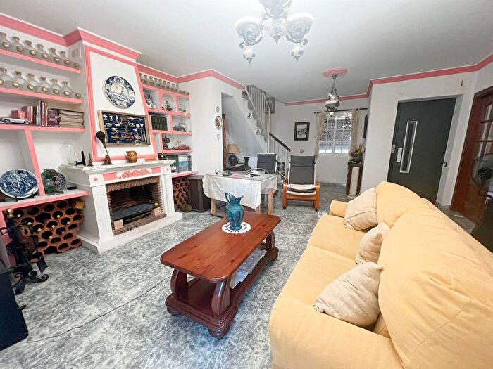 Casas en venta y pisos alquiler - 1