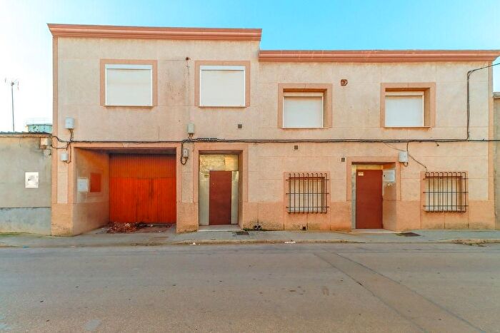 Casa en venta en Pedro Muñoz, Ciudad Real de 5 habitaciones